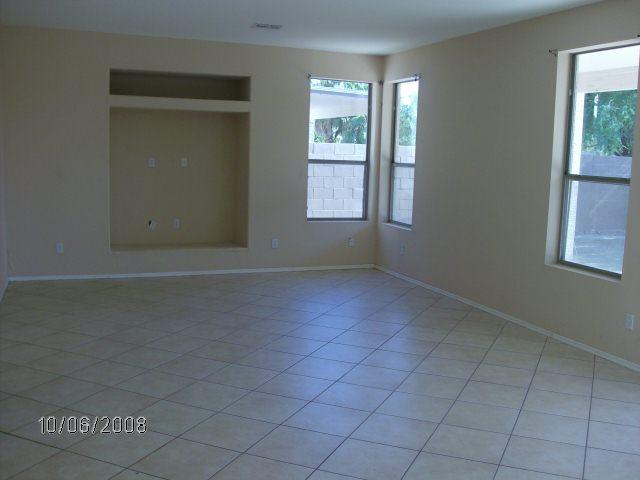 962 South Roles Drive Gilbert, AZ 85296 - Photo 7 of 8 FAMILY ROOM