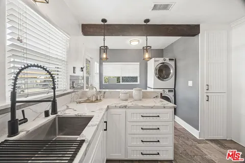 $1,250,000 | 5802 Lexington Avenue, Los Angeles, CA 90038