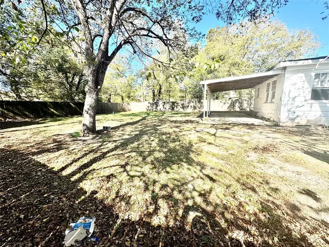 a view of yard with trees