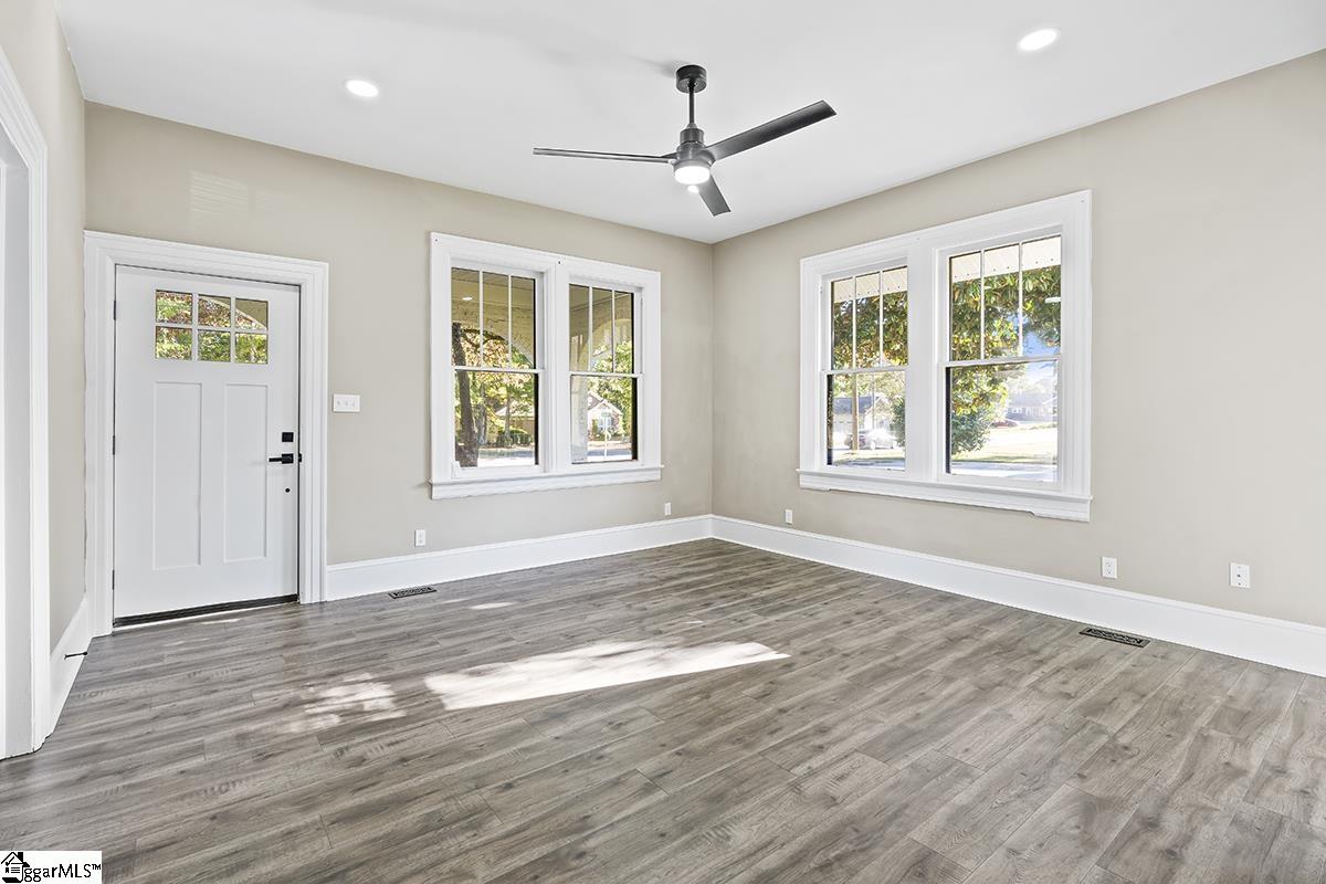 501 North Adair Street Clinton, SC 29325 - Photo 4 of 32