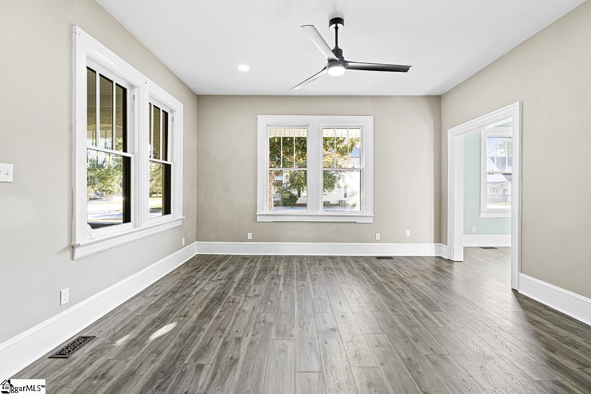 501 North Adair Street Clinton, SC 29325 - Photo 5 of 32