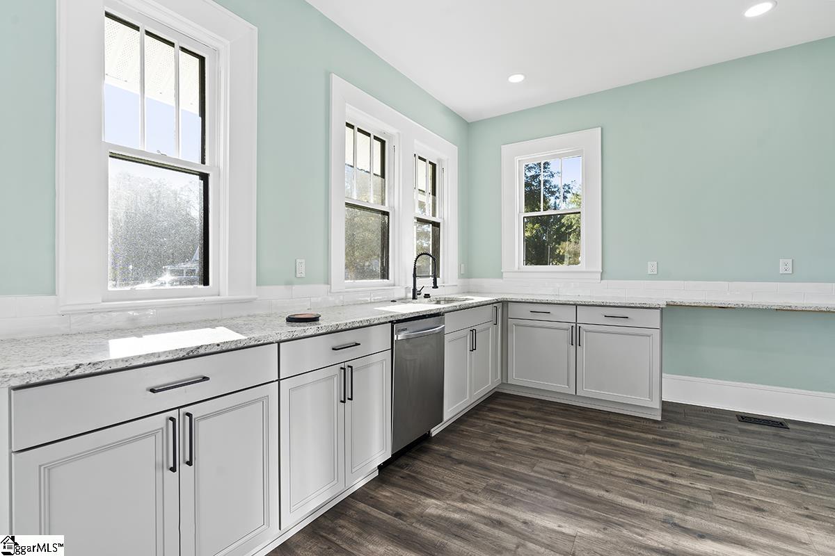 501 North Adair Street Clinton, SC 29325 - Photo 7 of 32