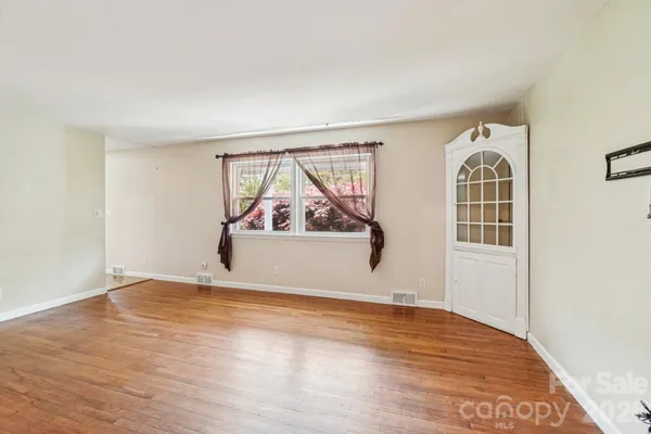 $525,000 | 710 Heatherwood Drive, Hendersonville, NC 28792