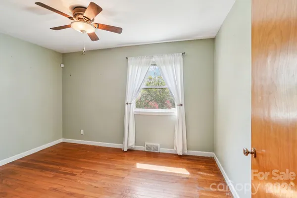 $525,000 | 710 Heatherwood Drive, Hendersonville, NC 28792
