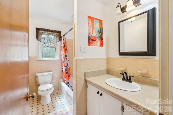 $525,000 | 710 Heatherwood Drive, Hendersonville, NC 28792