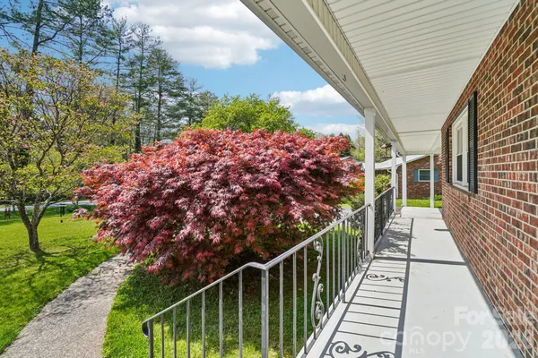 $525,000 | 710 Heatherwood Drive, Hendersonville, NC 28792