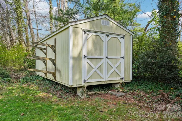 $525,000 | 710 Heatherwood Drive, Hendersonville, NC 28792