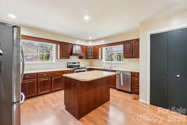 $525,000 | 710 Heatherwood Drive, Hendersonville, NC 28792