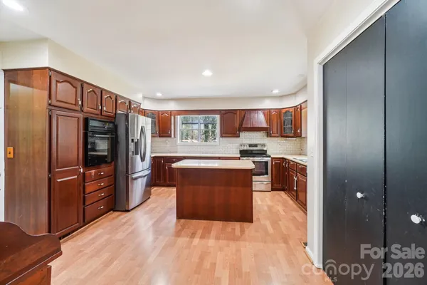 $525,000 | 710 Heatherwood Drive, Hendersonville, NC 28792