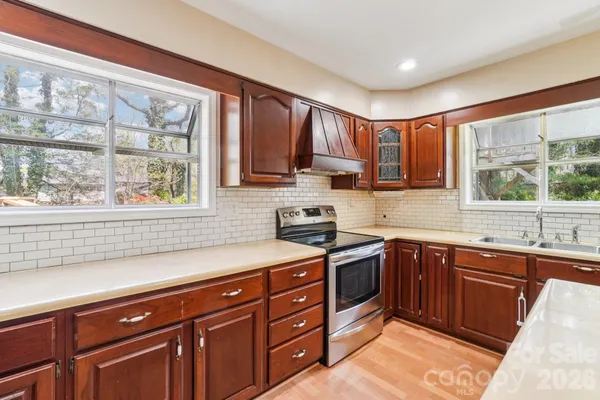 $525,000 | 710 Heatherwood Drive, Hendersonville, NC 28792