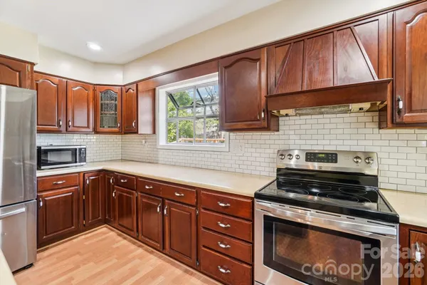 $525,000 | 710 Heatherwood Drive, Hendersonville, NC 28792