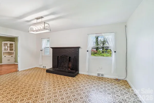 $525,000 | 710 Heatherwood Drive, Hendersonville, NC 28792