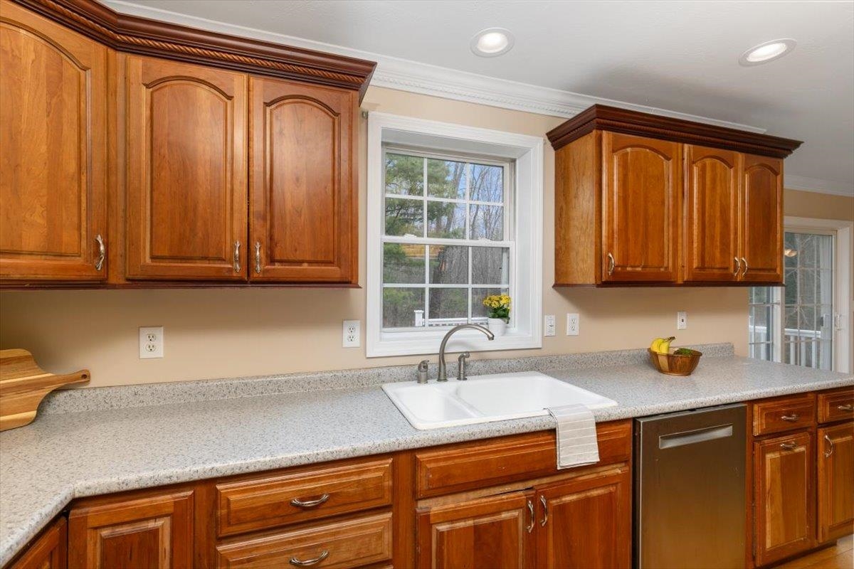 122 Forest Drive Auburn, NH 03032 - Photo 19 of 53