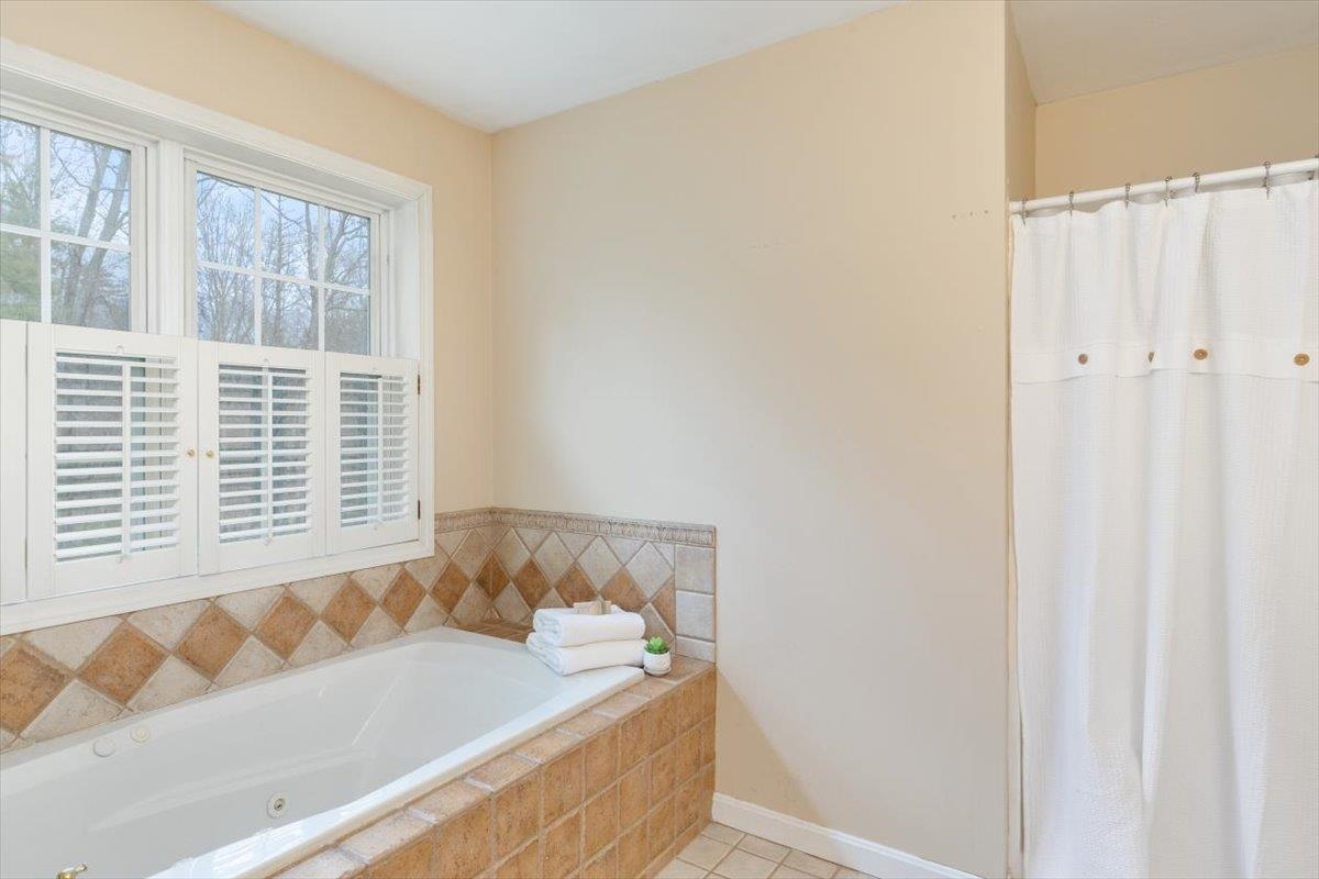 122 Forest Drive Auburn, NH 03032 - Photo 31 of 53