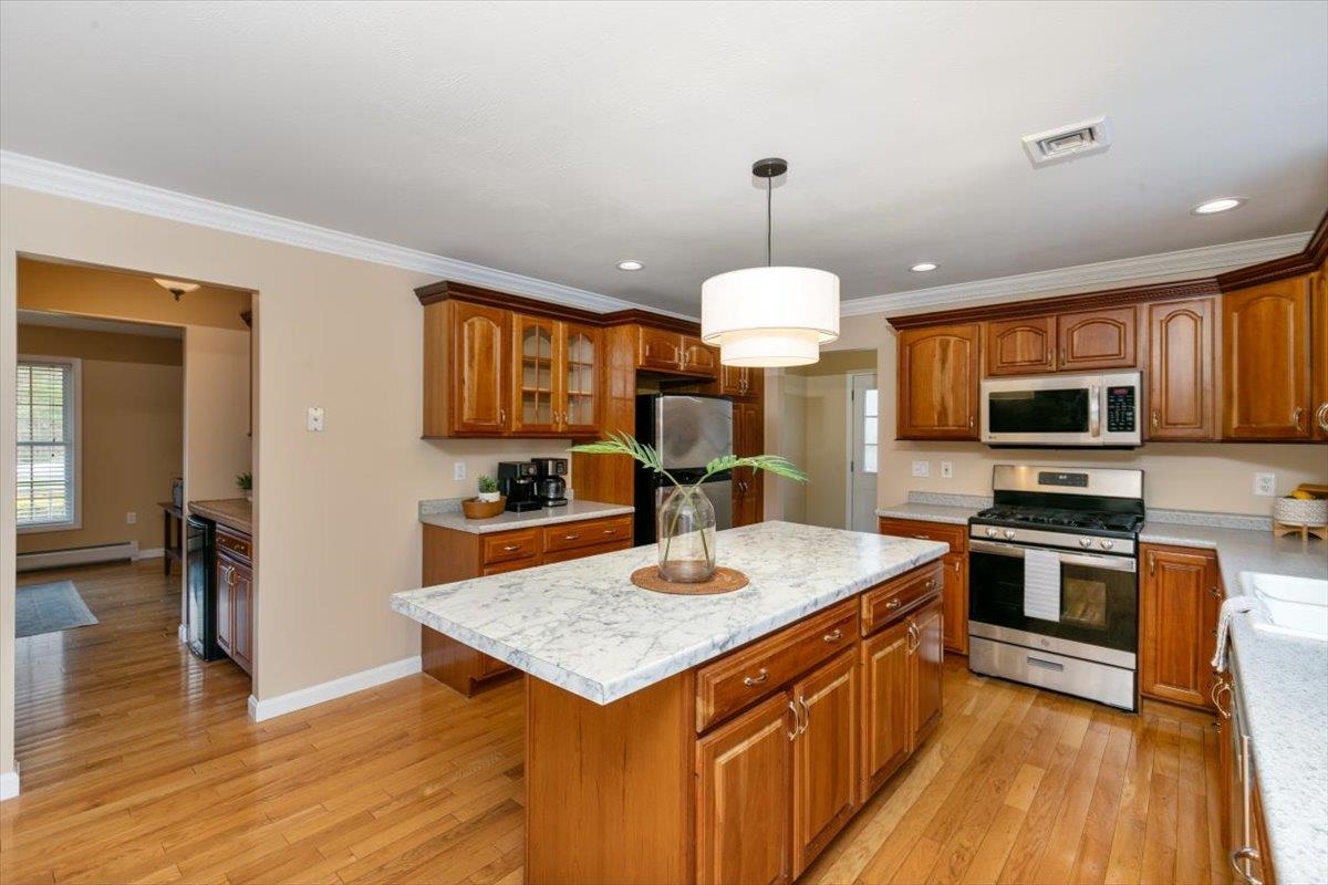 122 Forest Drive Auburn, NH 03032 - Photo 4 of 53