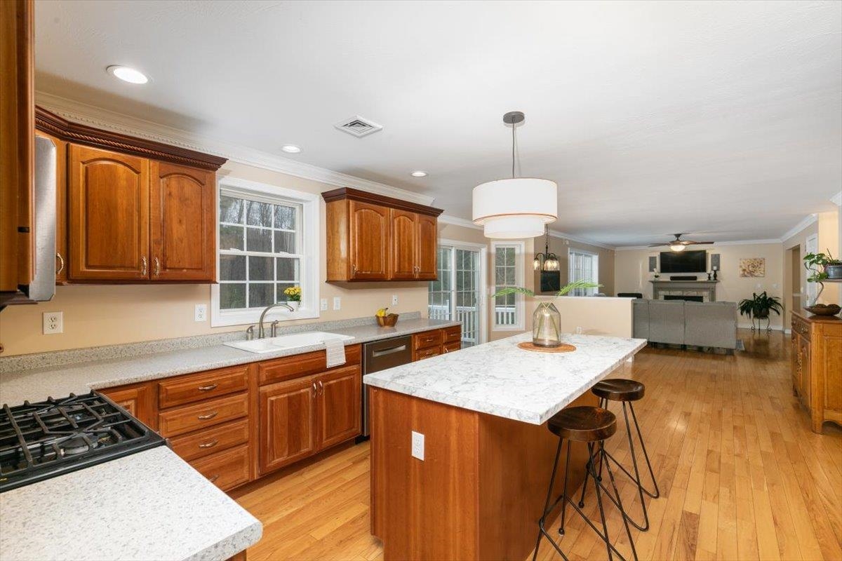 122 Forest Drive Auburn, NH 03032 - Photo 6 of 53