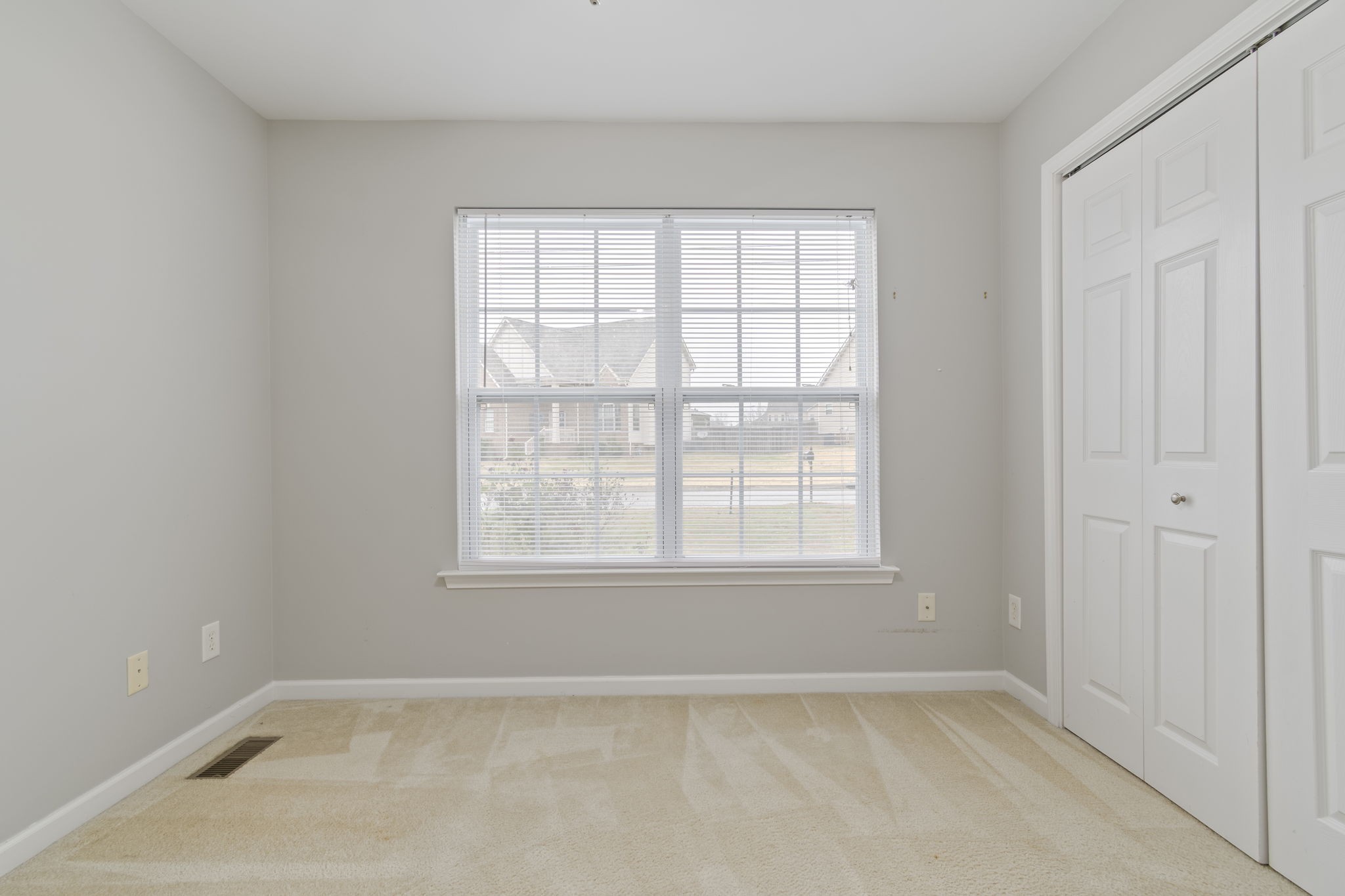 1112 Golf View Way Spring Hill, TN 37174 - Photo 33 of 47 an empty room with a window
