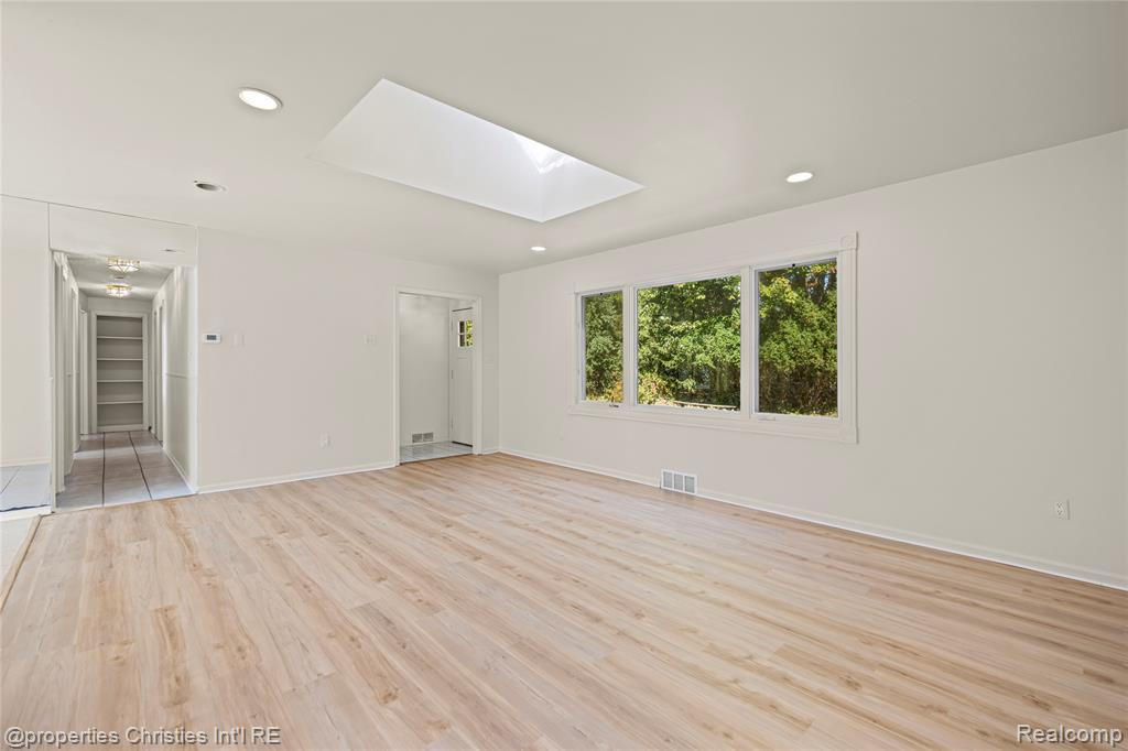 6550 Inkster Road West Bloomfield, MI 48322 - Photo 4 of 39