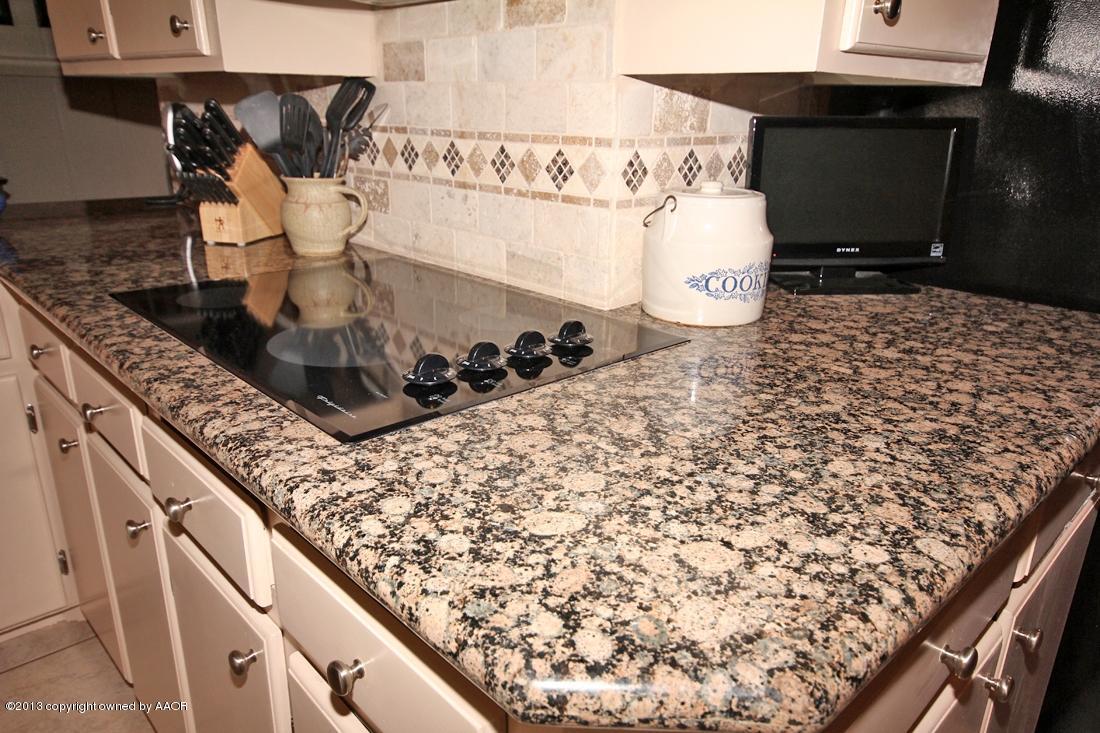 6209 Elmhurst Road Amarillo, TX 79106 - Photo 14 of 43 Kitchen Granite and Cooktop