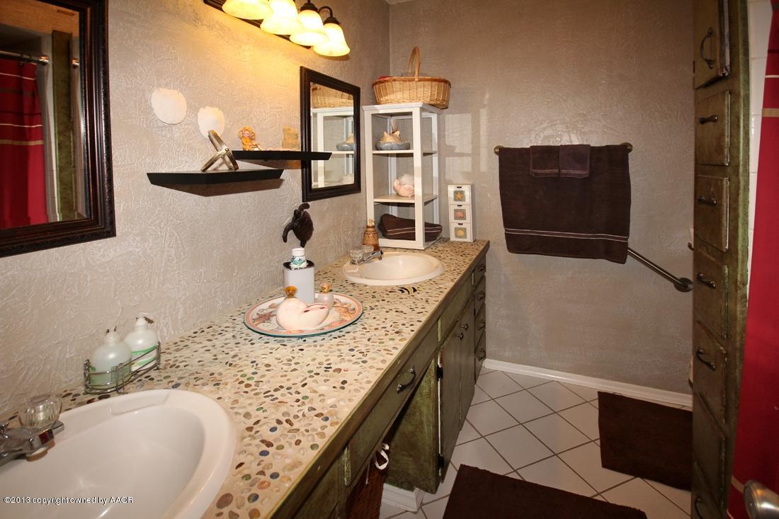 6209 Elmhurst Road Amarillo, TX 79106 - Photo 34 of 43 Bathroom
