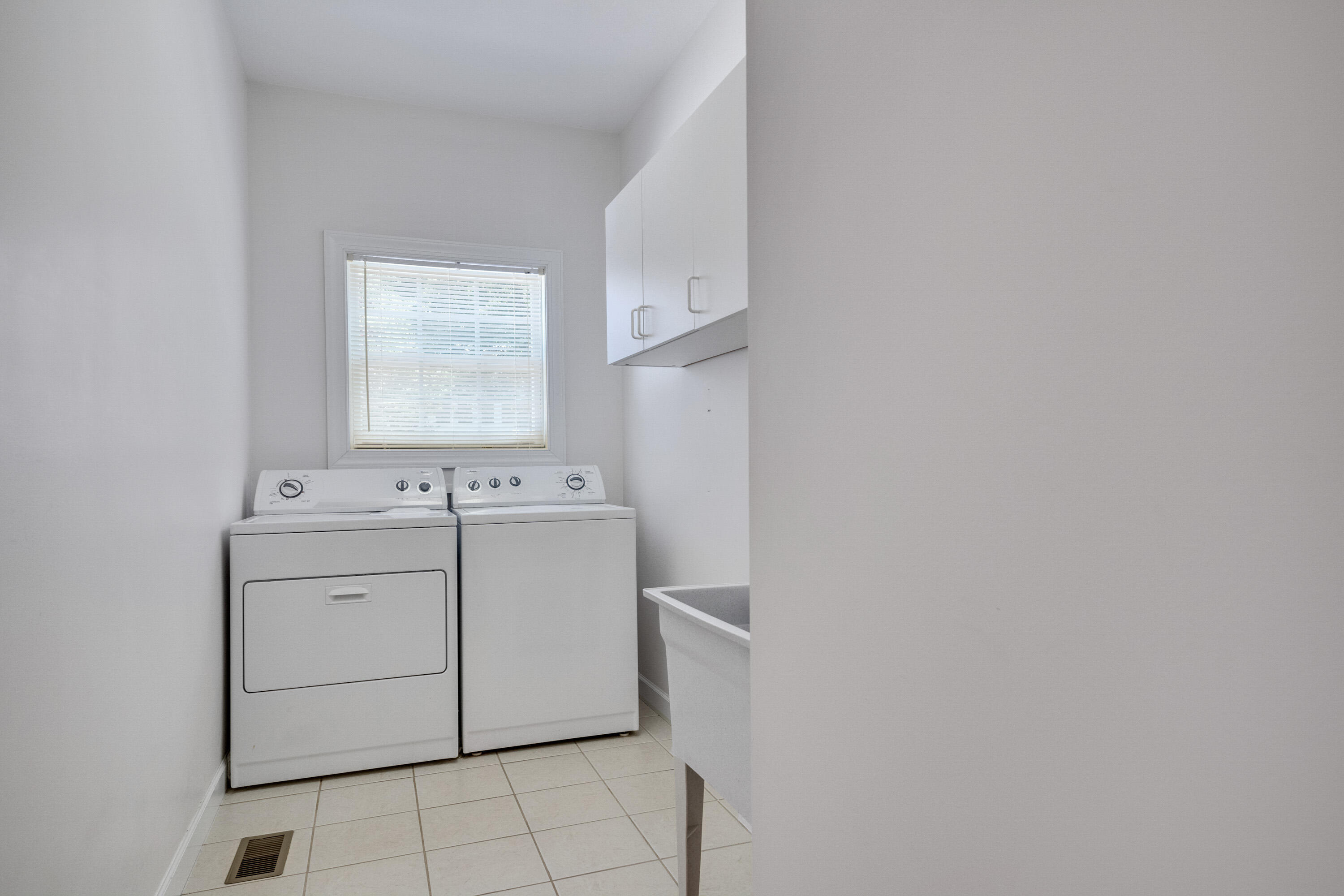 736 Hargis Road Signal Mountain, TN 37377 - Photo 12 of 35 736-Hagris-Rd-10