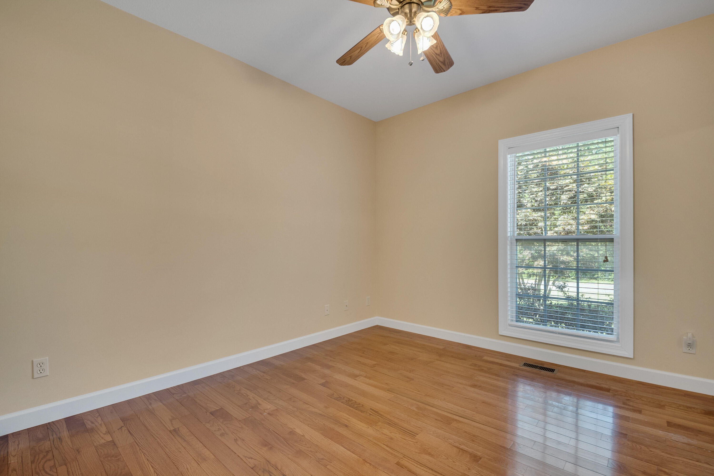 736 Hargis Road Signal Mountain, TN 37377 - Photo 20 of 35 736-Hagris-Rd-13