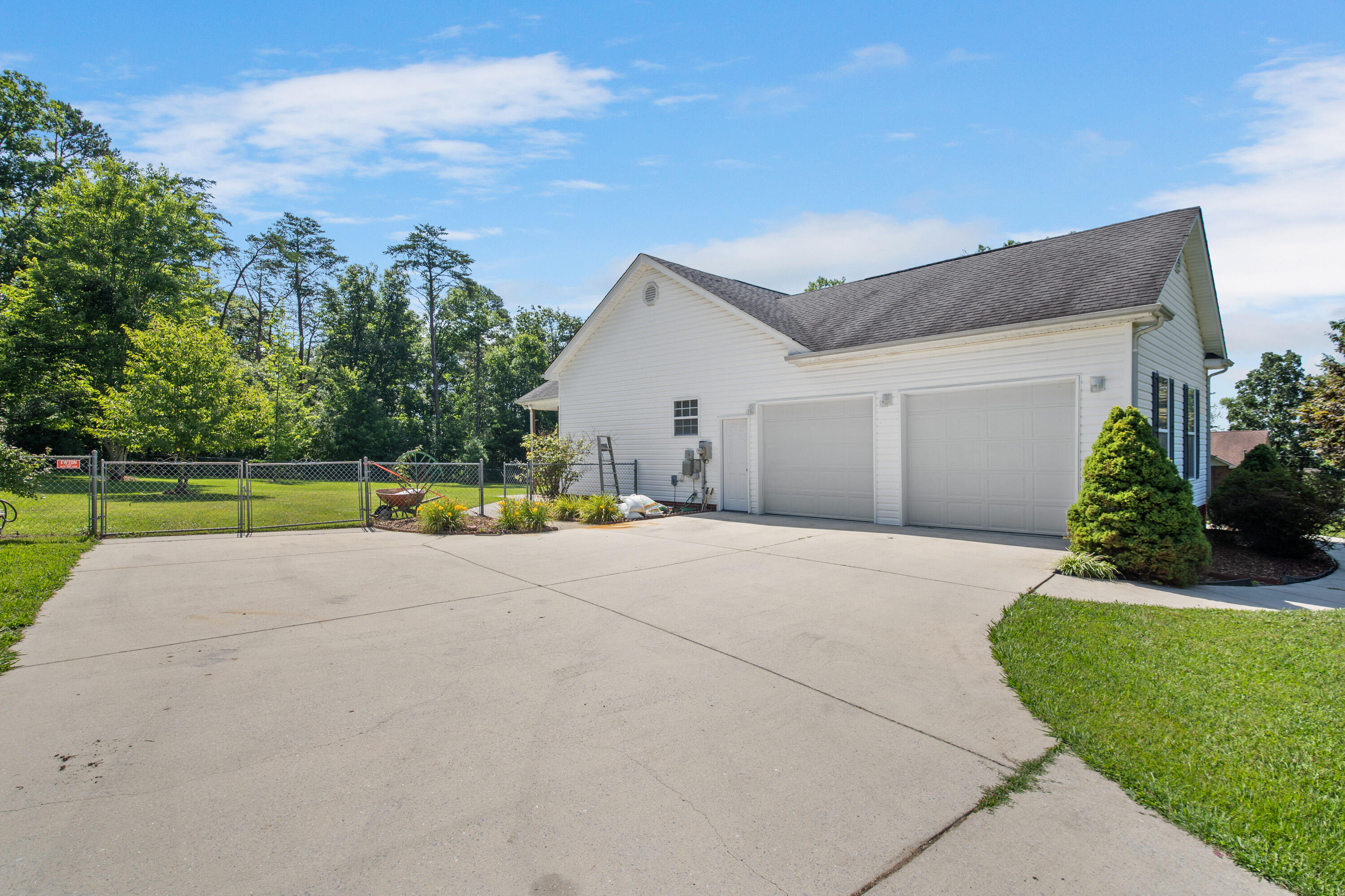 736 Hargis Road Signal Mountain, TN 37377 - Photo 3 of 35 736-Hagris-Rd-3
