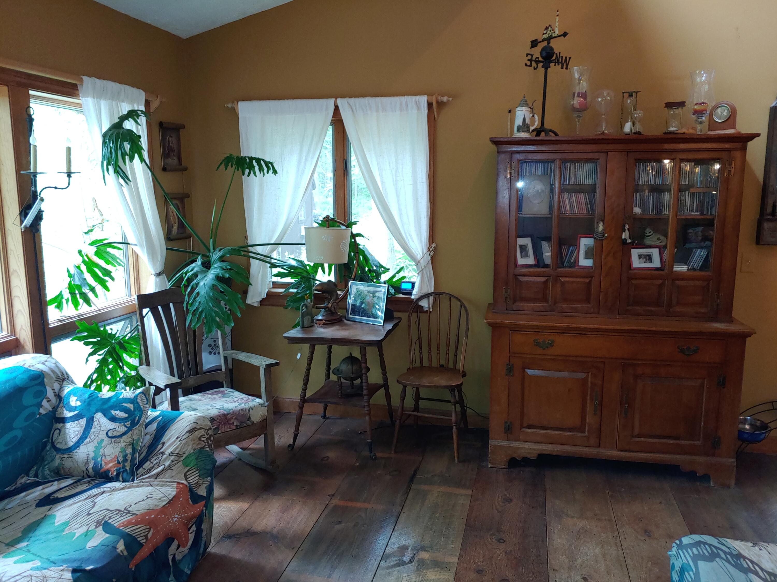 194 Shore Road Cape Neddick, ME 03902 - Photo 32 of 59 Living Room