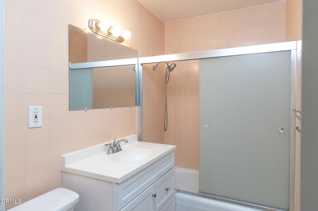136 Oxnard Avenue Oxnard, CA 93035 - Photo 6 of 27