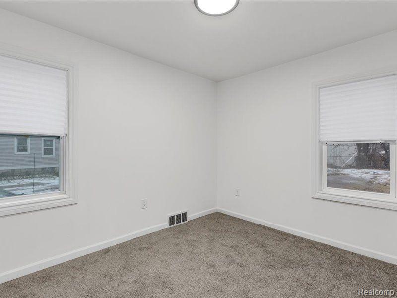 18929 Huntington Road Detroit, MI 48219 - Photo 21 of 26