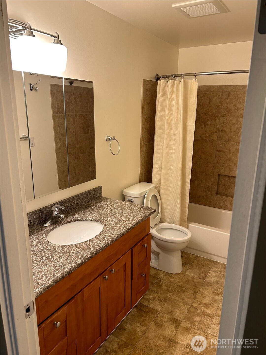 3326 Lombard Avenue, Unit 25 Everett, WA 98201 - Photo 5 of 6