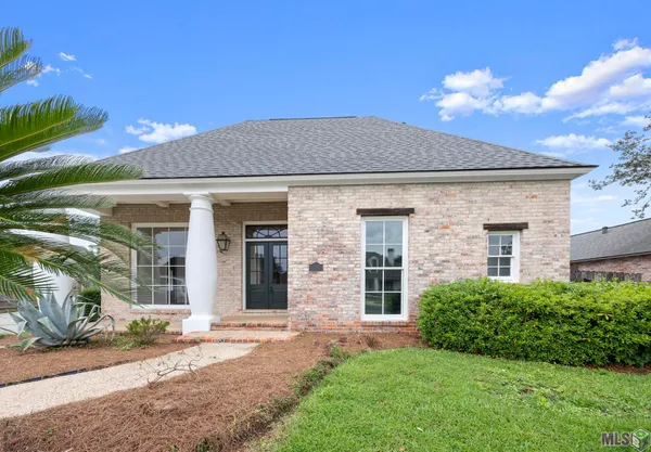 $949,000 | 5515 North Pointer Court, Baton Rouge, LA 70808