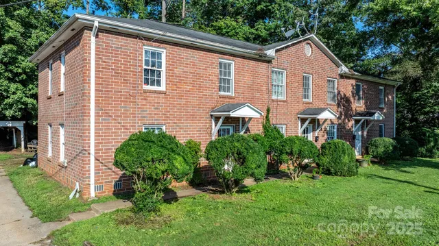 a view of a house with a yard and plants