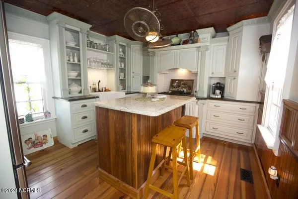 $575,000 | 122 South Academy Street, Washington, NC 27889