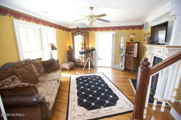 $575,000 | 122 South Academy Street, Washington, NC 27889