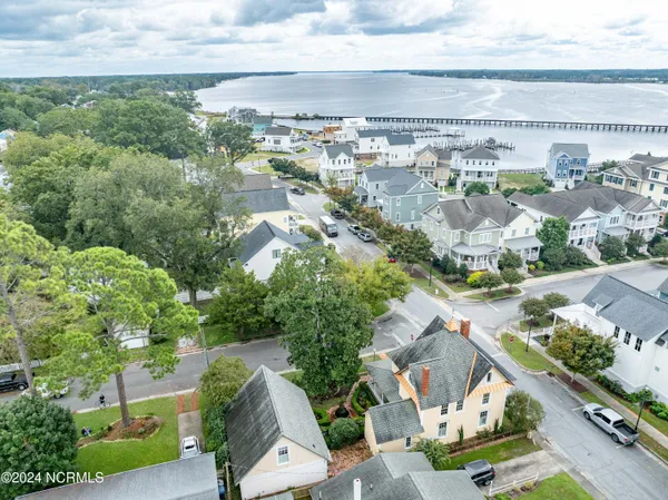 $575,000 | 122 South Academy Street, Washington, NC 27889