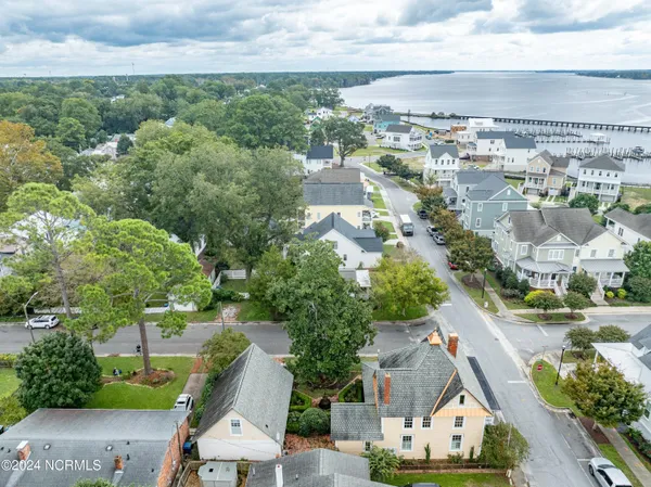 $575,000 | 122 South Academy Street, Washington, NC 27889