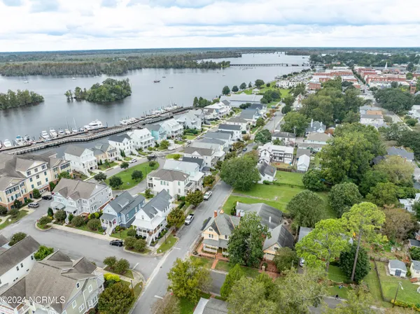 $575,000 | 122 South Academy Street, Washington, NC 27889