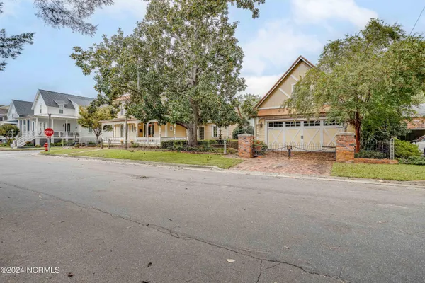 $575,000 | 122 South Academy Street, Washington, NC 27889