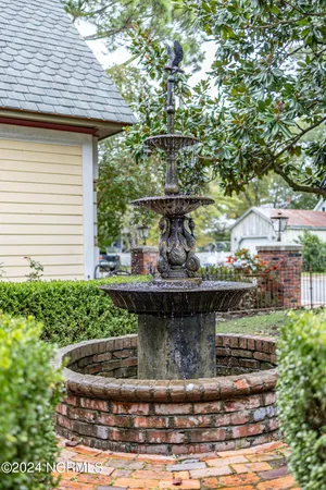 $575,000 | 122 South Academy Street, Washington, NC 27889
