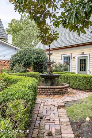 $575,000 | 122 South Academy Street, Washington, NC 27889