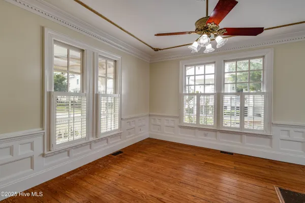 $575,000 | 122 South Academy Street, Washington, NC 27889