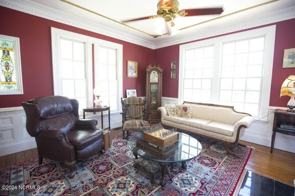 $575,000 | 122 South Academy Street, Washington, NC 27889