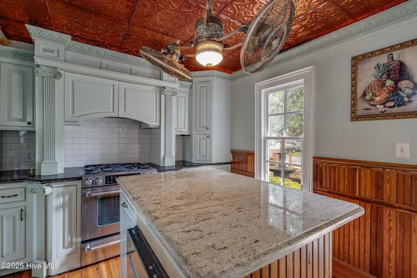 $575,000 | 122 South Academy Street, Washington, NC 27889