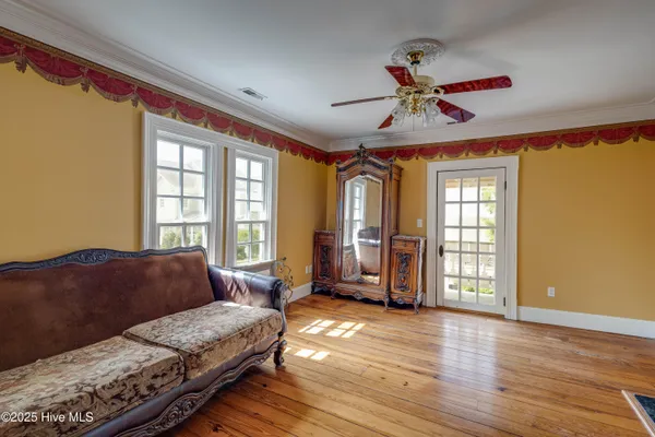 $575,000 | 122 South Academy Street, Washington, NC 27889