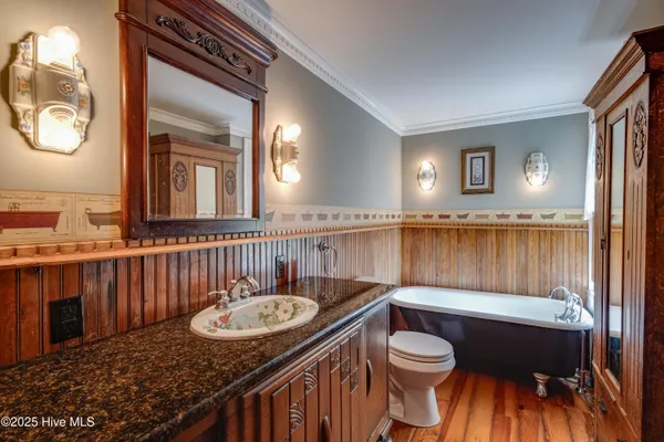 $575,000 | 122 South Academy Street, Washington, NC 27889