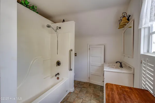 $575,000 | 122 South Academy Street, Washington, NC 27889