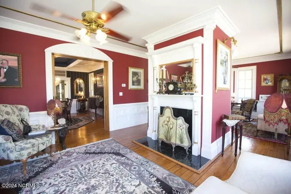 $575,000 | 122 South Academy Street, Washington, NC 27889
