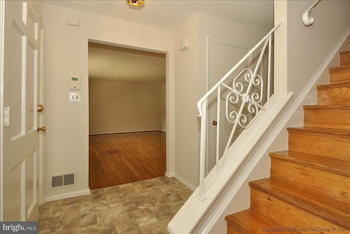 19133 Willow Grove Road Olney, MD 20832 - Photo 12 of 30 Foyer