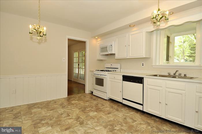 19133 Willow Grove Road Olney, MD 20832 - Photo 13 of 30 Kitchen